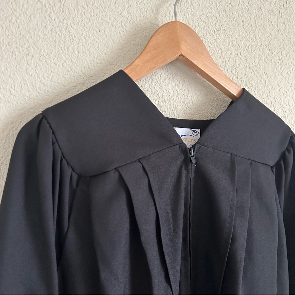 Achievers your graduation planner black graduation robe - Picture 4 of 9